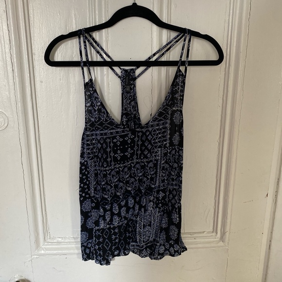 ARITZIA BLACK AND WHITE RACERBACK TANK TOP - Picture 2 of 4